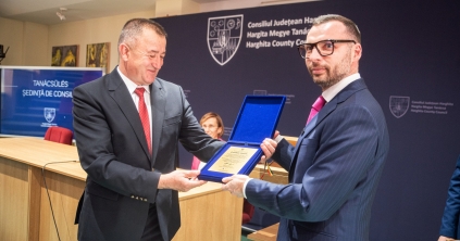 Hivatalosan is elbúcsúztatták Stelian Cimpoeșu nyugalmazott ezredest a megyei tanács ülésén